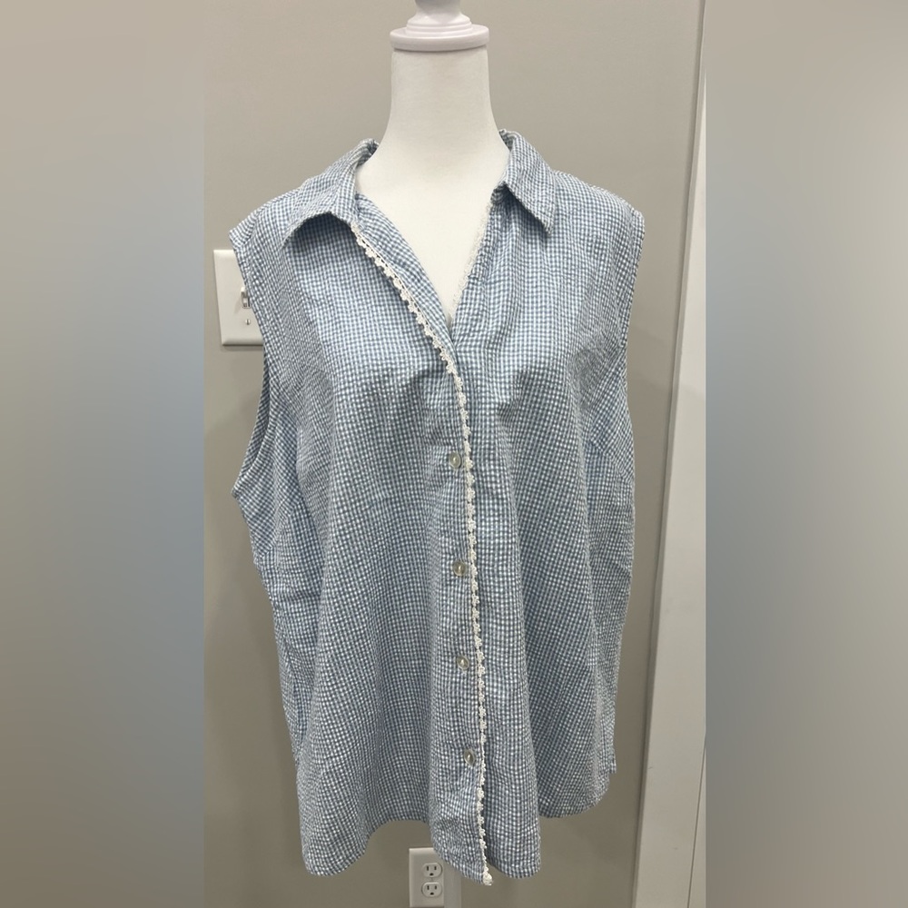 ERIKA women sleeveless button up